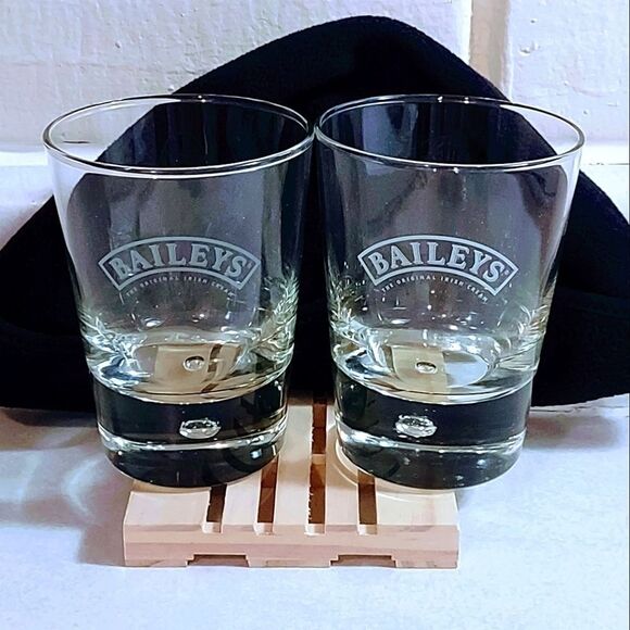 Bailey's irish cream ETCHED BAILEY'S CONTROLLED BUBBLE 6 Oz. GLASSES SET Of 2 - Picture 1 of 5